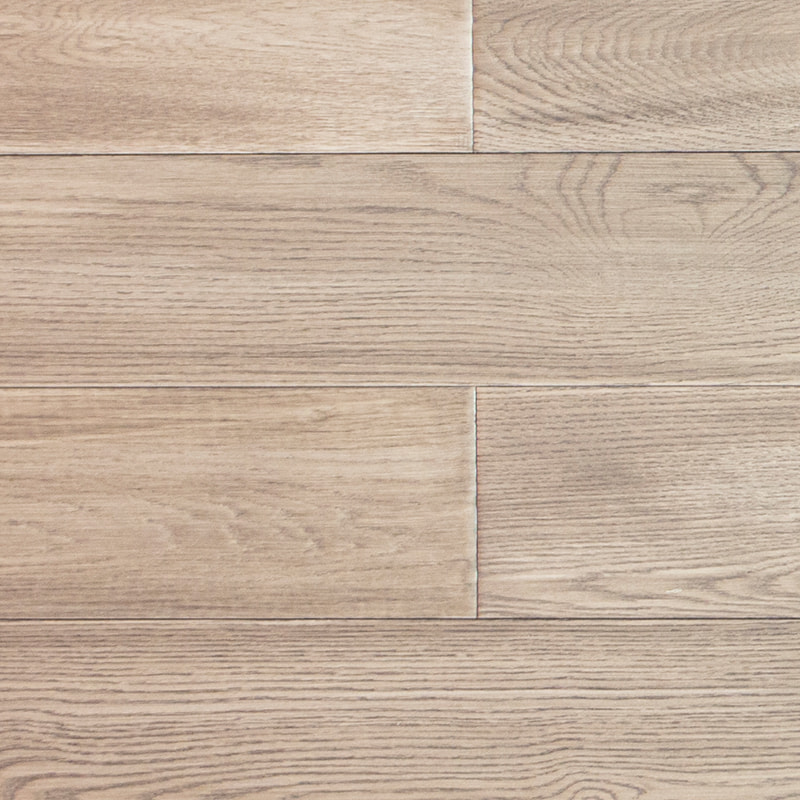 Parquet en bois massif à planches larges, chêne rouge américain, vernis gris clair